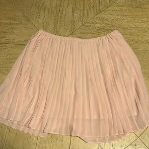 pleated skirt